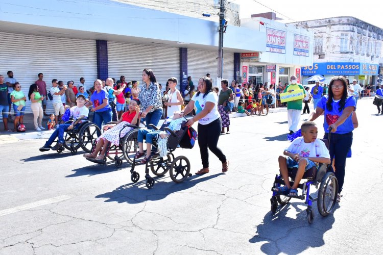 Desfile Cívico marca as comemorações pela Independência do Brasil em Floriano