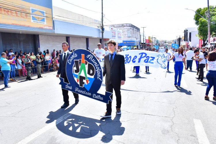 Desfile Cívico marca as comemorações pela Independência do Brasil em Floriano