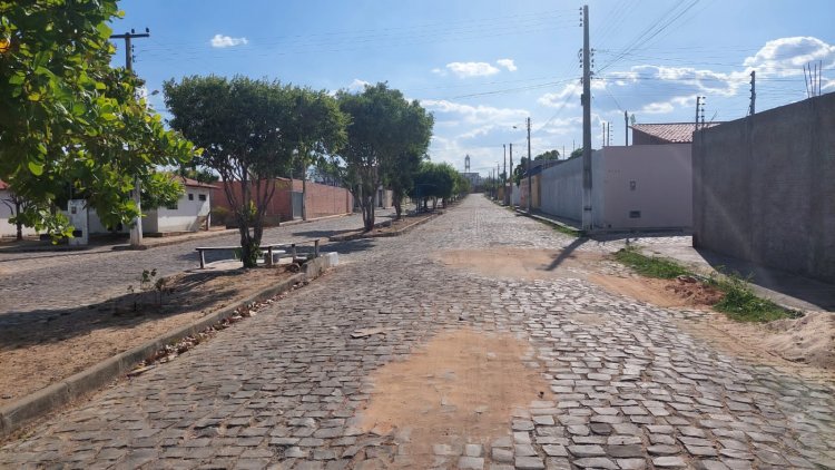 Infraestrutura: Serviço de tapa-buracos chega a mais seis bairros de Floriano