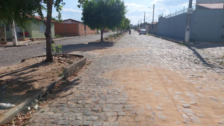 Infraestrutura: Serviço de tapa-buracos chega a mais seis bairros de Floriano