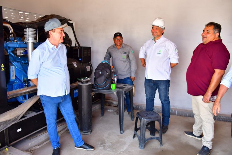 Prefeito Antônio Reis  visita obras do Esgotamento Sanitário de Floriano