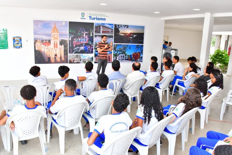 Floriano comemora Dia Mundial do Turismo com palestra e visita a pontos turísticos