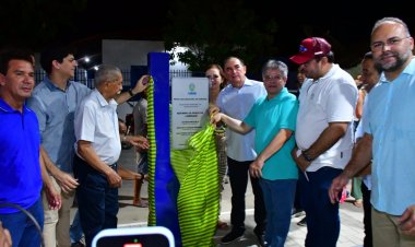 Prefeitura entrega mais uma praça completamente modernizada à população de Floriano