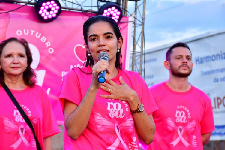 Centenas de mulheres participam de Aulão de Dança em prevenção ao câncer de mama