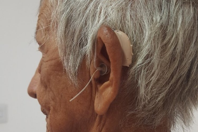 "Agora tô ouvindo tudo", diz seu Arlindo aos 93 anos