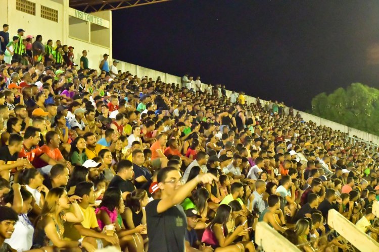 Prefeitura realiza grande final da Copa Floriano com Estádio Tiberão lotado