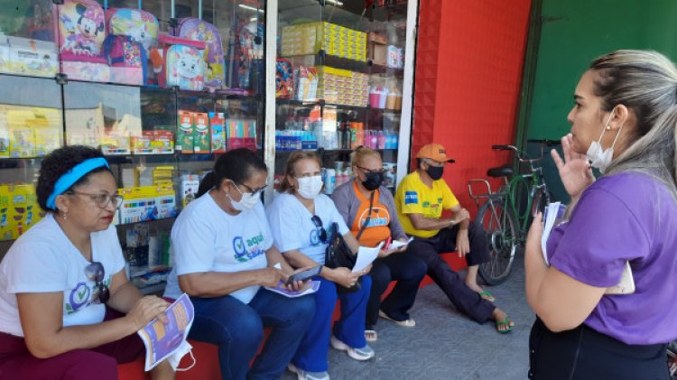 Saúde realiza panfletagem no entorno do Mercado Central sobre hanseníase