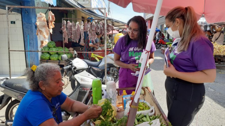 Saúde realiza panfletagem no entorno do Mercado Central sobre hanseníase