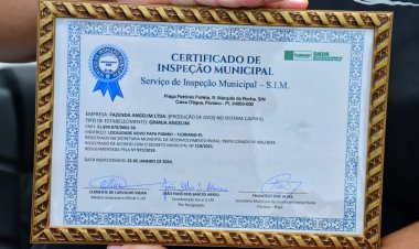 Prefeitura de Floriano entrega 1° selo de Inspeção Municipal