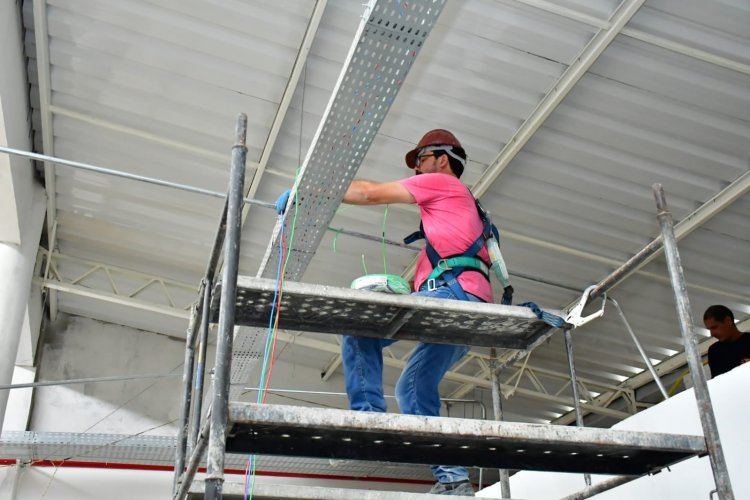 Prefeito de Floriano visita a obra do Mercado Público Municipal