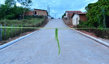 Prefeitura de Floriano investe em mobilidade e entrega mais 3 ruas pavimentadas no bairro Tiberão