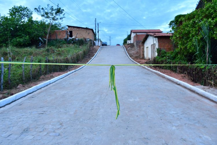 Prefeitura de Floriano investe em mobilidade e entrega mais 3 ruas pavimentadas no bairro Tiberão