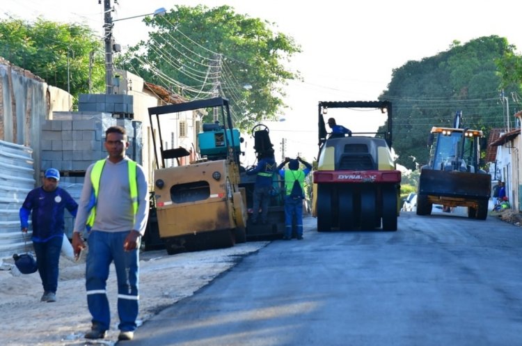 Floriano 127 anos: Prefeitura de Floriano inicia obras de asfaltamento na Rua Defala Attem