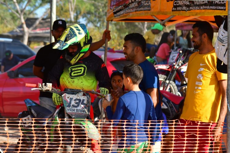 Em incentivo ao esporte, Prefeitura Municipal apoia o 2º Motocross de Aniversário de Floriano