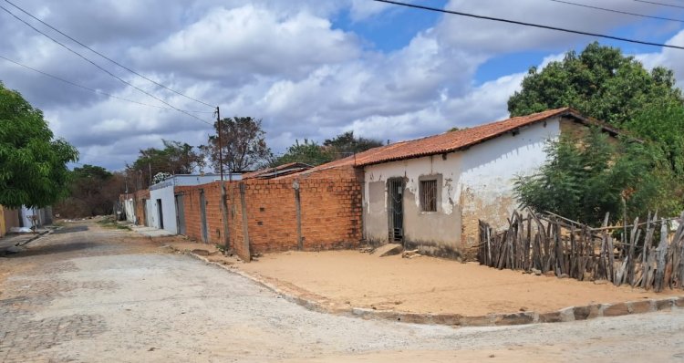 Doze bairros de Floriano passaram por serviço de manutenção na pavimentação poliédrica