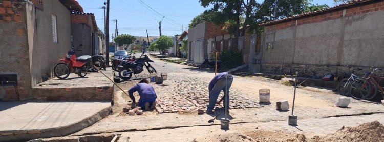 Doze bairros de Floriano passaram por serviço de manutenção na pavimentação poliédrica