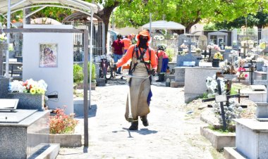 Cemitérios de Floriano recebem limpeza e manutenção da iluminação para o Dia de Finados