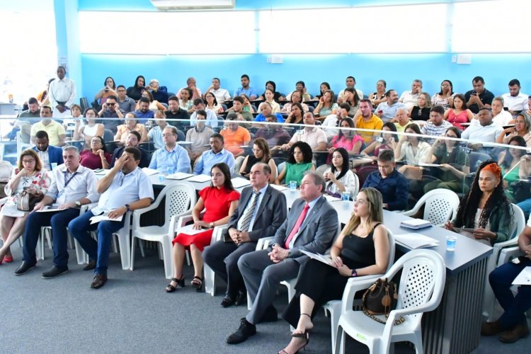 Servidores da Prefeitura de Floriano participam de seminário do TCE-PI