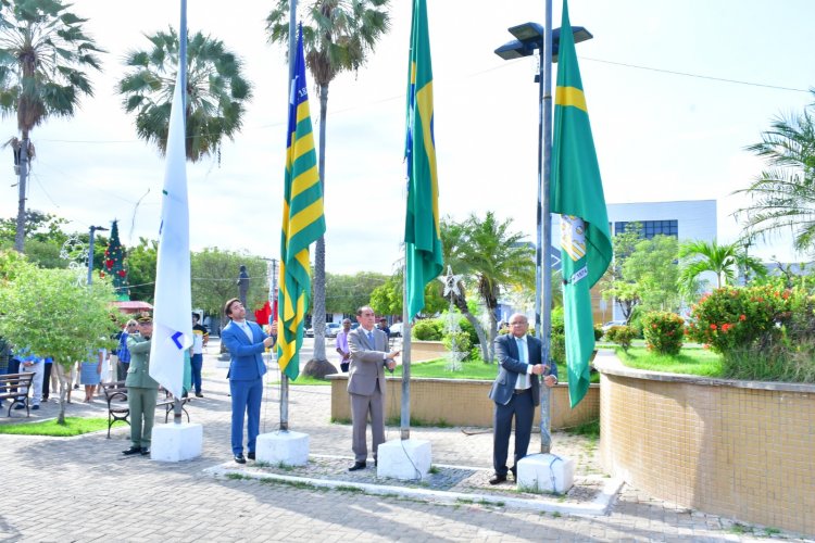 Missa em ação de graças e hasteamento de bandeiras precedem solenidade de posse do prefeito e vice de Floriano