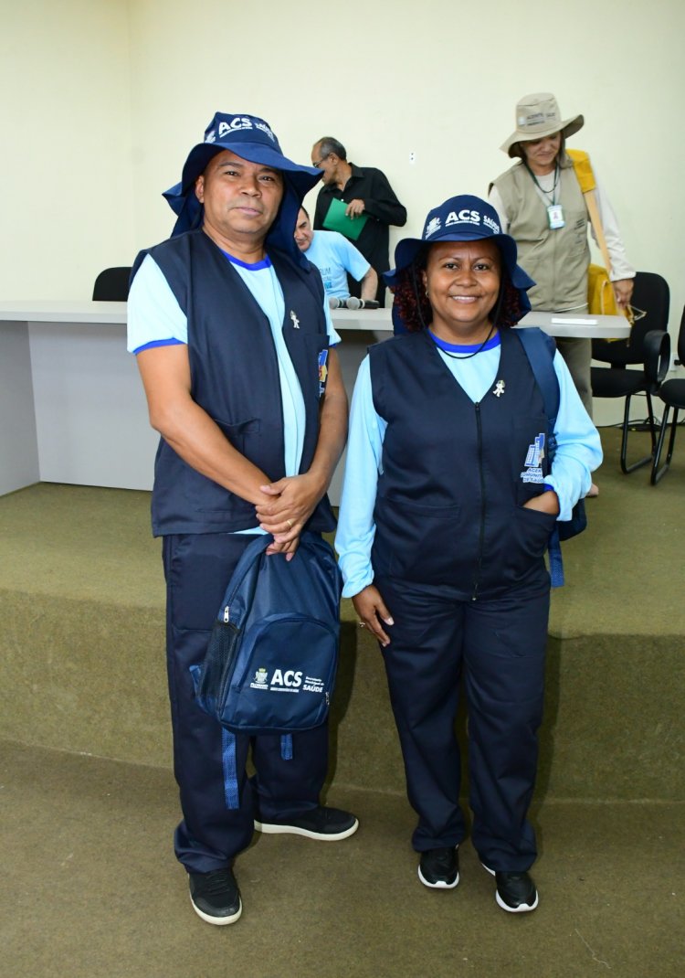 Prefeitura de Floriano entrega novo fardamento aos Agentes de Saúde e de Combate às Endemias