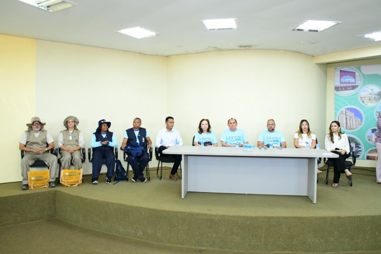 Prefeitura de Floriano entrega novo fardamento aos Agentes de Saúde e de Combate às Endemias