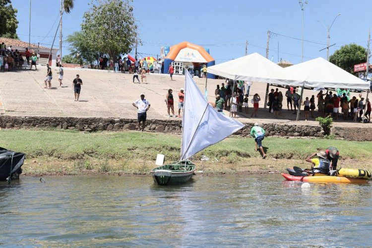Regata de Canoas movimenta o domingo na beira-rio com apoio da Prefeitura de Floriano