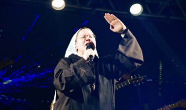 Prefeitura de Floriano apoia show católico da Ir. Kelly Patrícia, que reuniu milhares de fiéis