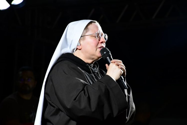Prefeitura de Floriano apoia show católico da Ir. Kelly Patrícia, que reuniu milhares de fiéis