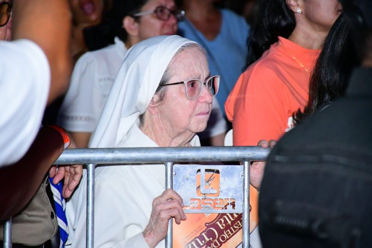 Prefeitura de Floriano apoia show católico da Ir. Kelly Patrícia, que reuniu milhares de fiéis