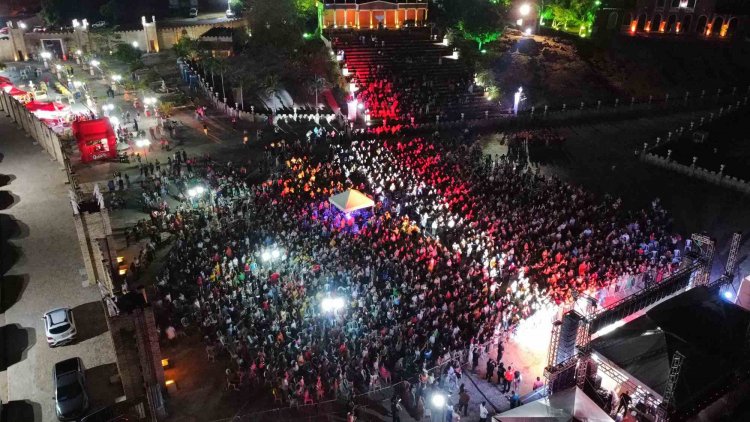 Prefeitura de Floriano apoia show católico da Ir. Kelly Patrícia, que reuniu milhares de fiéis