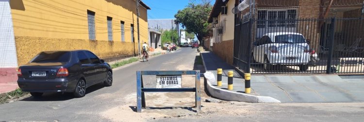 Prefeitura de Floriano percorre 13 bairros com Operação Tapa-Buracos no mês de agosto