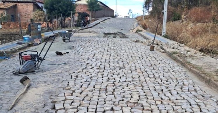 Prefeitura de Floriano percorre 13 bairros com Operação Tapa-Buracos no mês de agosto