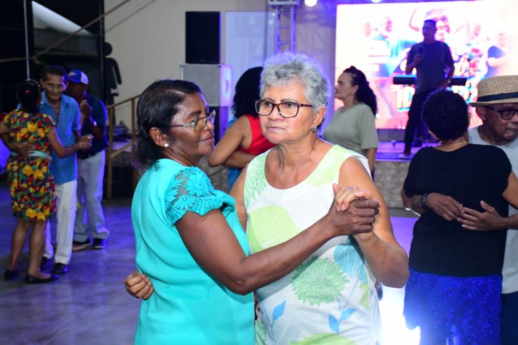 Prefeitura de Floriano realiza festa para idosos assistidos pelos programas sociais do município