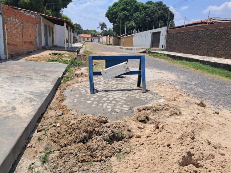 Prefeitura de Floriano realiza operação Tapa-Buracos em mais de 30 vias públicas no mês de outubro
