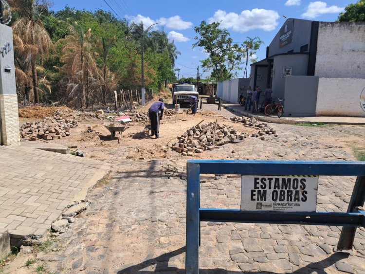 Prefeitura de Floriano realiza operação Tapa-Buracos em mais de 30 vias públicas no mês de outubro