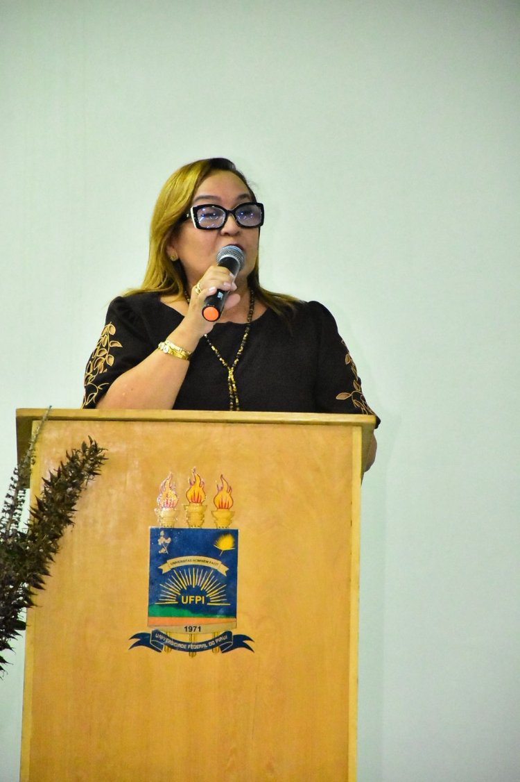 Prefeitura de Floriano realiza encerramento do curso de formação para Profissionais de Apoio Escolar