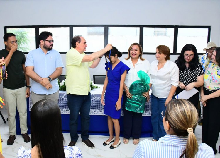 Prefeitura de Floriano homenageia alunos da rede municipal destaque no IFPI e na OBMEP 2025