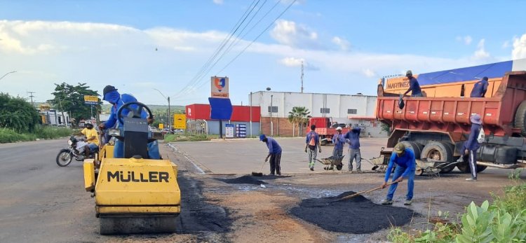 Prefeitura executa operação Tapa-buracos em 13 bairros de Floriano no mês de janeiro