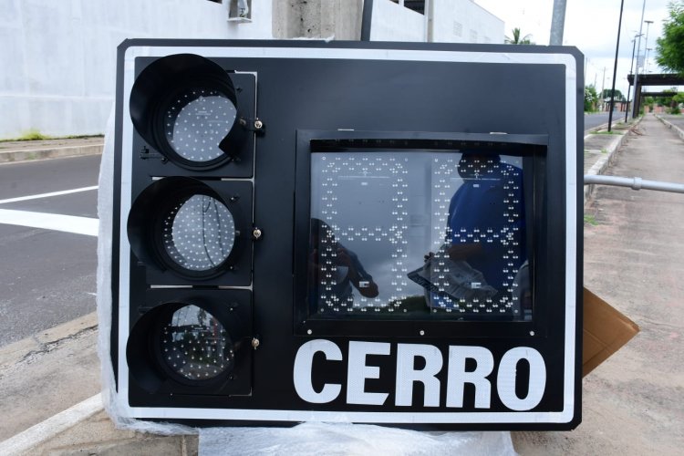 Prefeitura instala sinalização de trânsito através do OPA Floriano