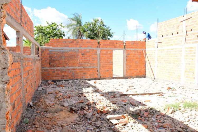 Equipe da Prefeitura de Floriano acompanha obras de reforma e ampliação em UBSs e escolas municipais