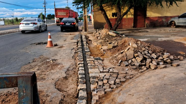 Infraestrutura de Floriano realiza Operação Tapa-Buracos em diversos pontos no mês de abril