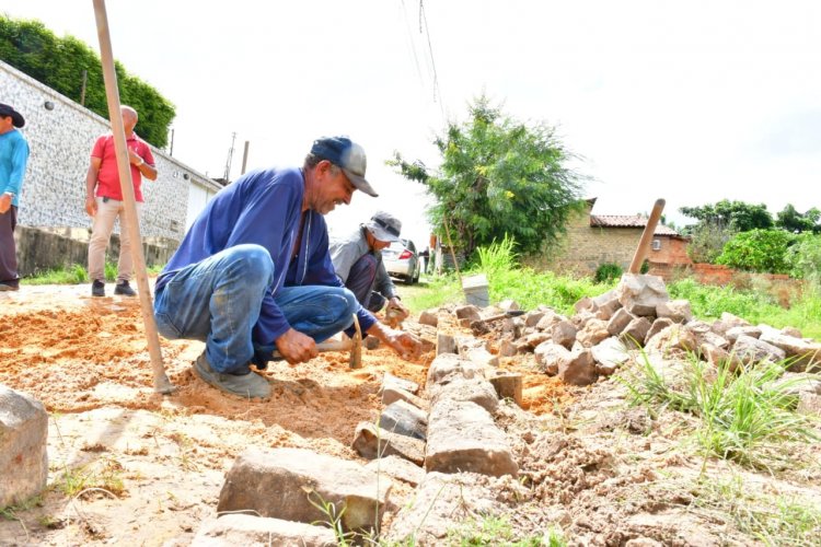 Prefeitura de Floriano inicia mais 5 obras de infraestrutura na cidade