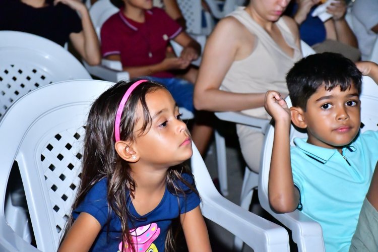 Prefeitura de Floriano promove abertura do projeto ‘Cine Social para Todos’ na praça da Bandeira 