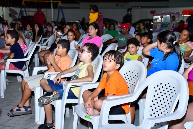 Prefeitura de Floriano promove abertura do projeto ‘Cine Social para Todos’ na praça da Bandeira 