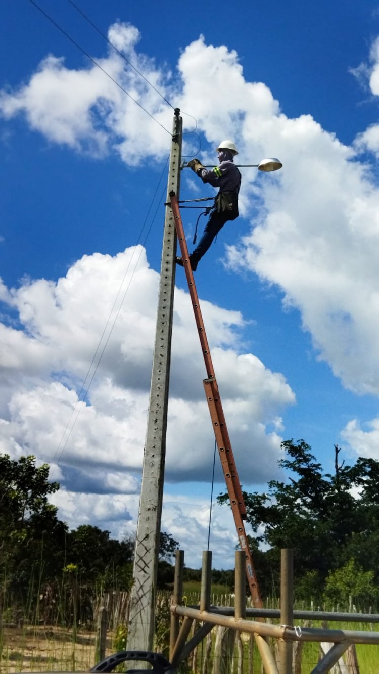 Infraestrutura intensifica serviços de Iluminação para atender as zonas urbana e rural de Floriano