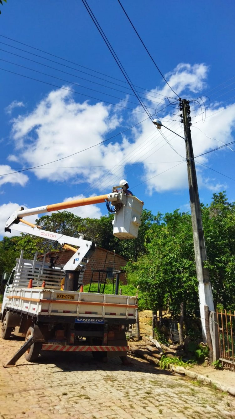 Infraestrutura intensifica serviços de Iluminação para atender as zonas urbana e rural de Floriano