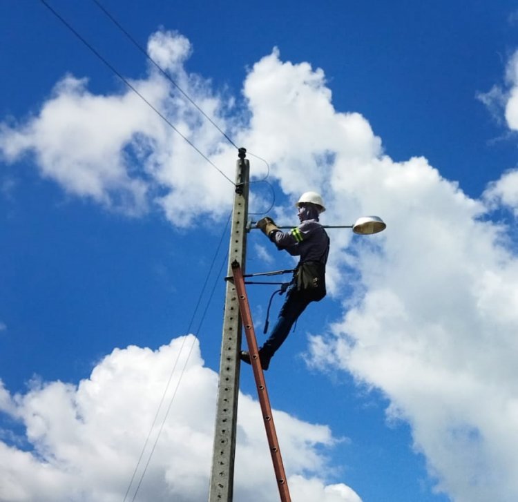 Infraestrutura intensifica serviços de Iluminação para atender as zonas urbana e rural de Floriano