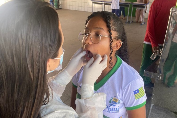 Saúde de Floriano realiza Dia D em Saúde Bucal na escola CETI Bucar Neto