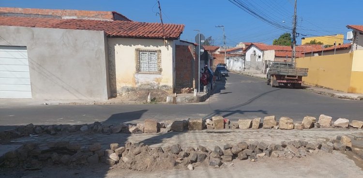 Infraestrutura de Floriano realiza recuperação de vias nas zonas urbana e rural do município