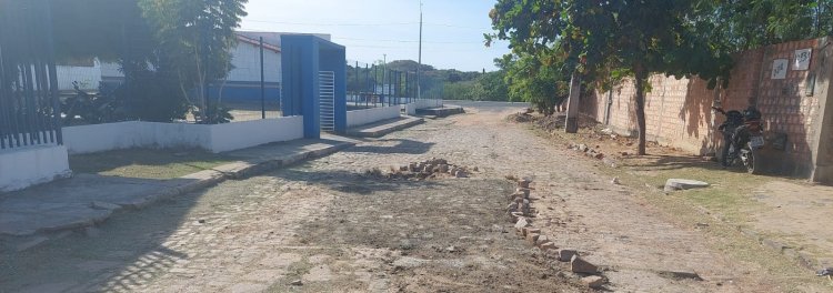 Infraestrutura de Floriano realiza recuperação de vias nas zonas urbana e rural do município